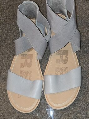 Sorel Light Gray Crisscross Elastic Strap Sandals